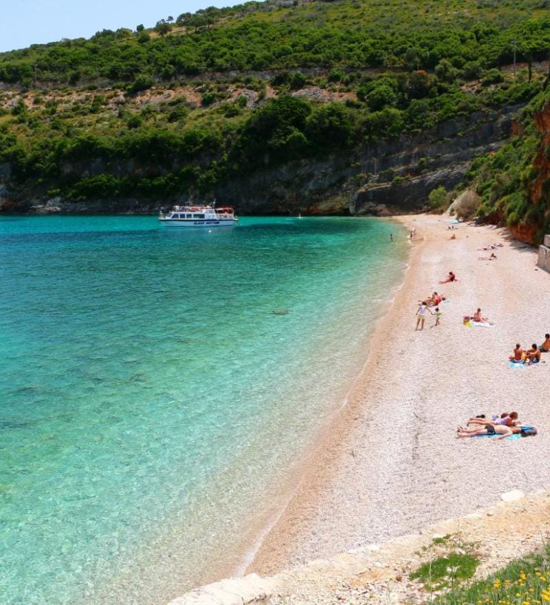 Makris Gialos beach