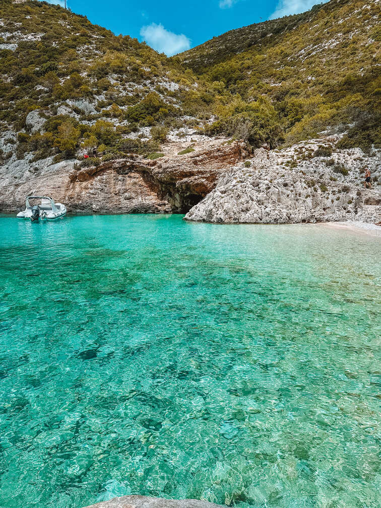 Porto Vromi beach